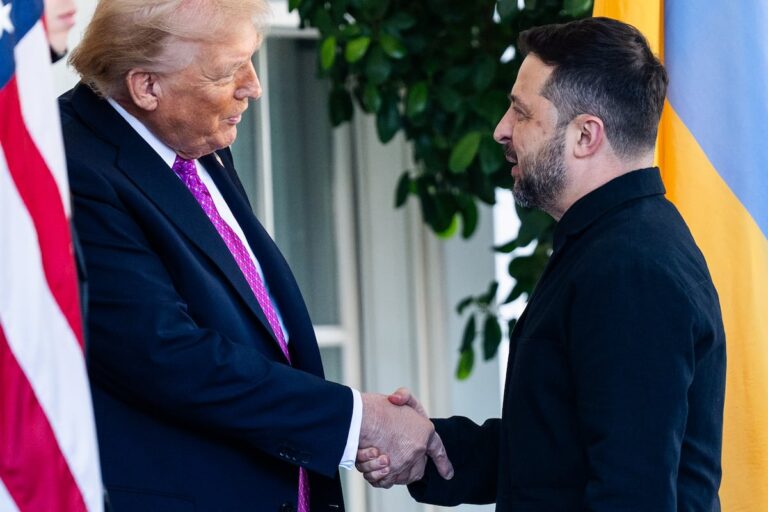 Zelensky prevé reunirse con Trump el domingo para intentar cerrar el plan de paz