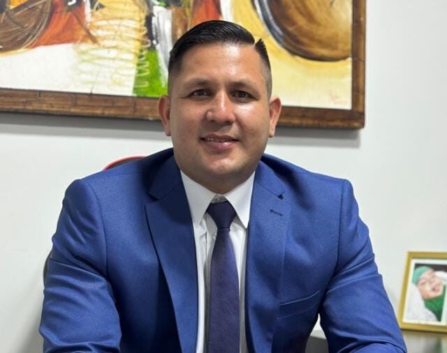 Director del Instituto Técnico Superior Santísima Trinidad envía saludos navideños a PJC.