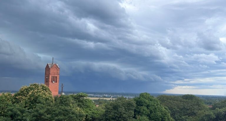 Alerta de tormentas en seis departamentos de Paraguay.