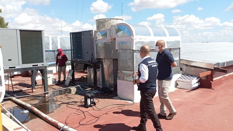 Atrasos en pagos detienen obras y servicios hospitalarios, denuncian proveedores.