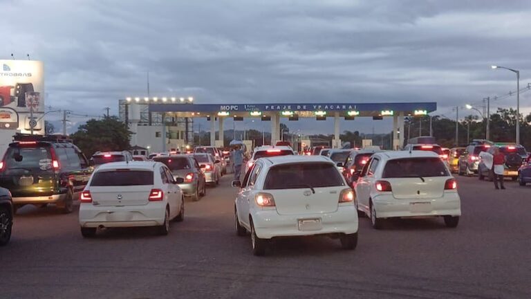 Caótico tráfico en Ruta PY02 por regreso de turistas.