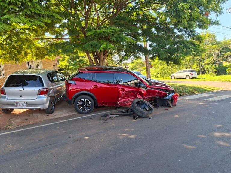 Conductor ebrio causa choque múltiple en Misiones, video.