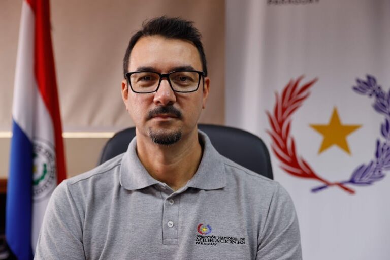 Director de Migraciones defiende contrato de US$ 22 millones.