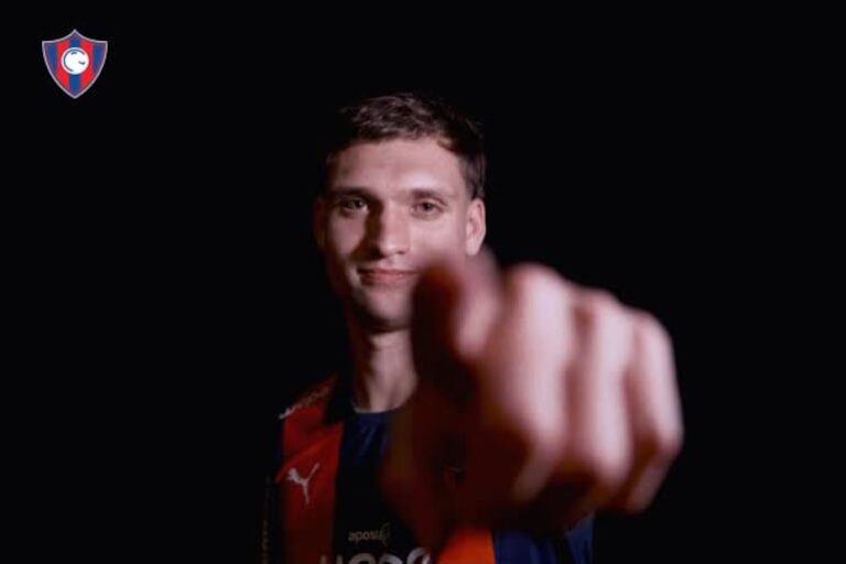 El “Ciclón” se transforma en oscuro: la original recepción de Cerro Porteño a Mateo Klimowicz.