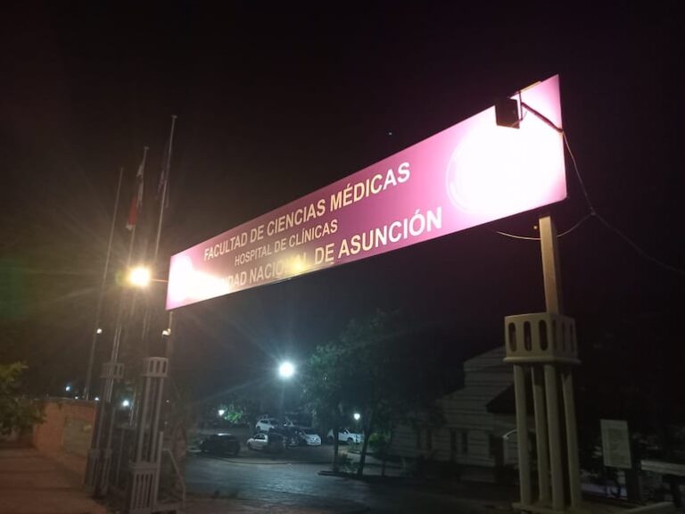 El doloroso viaje de una familia por salvar a su bebé.