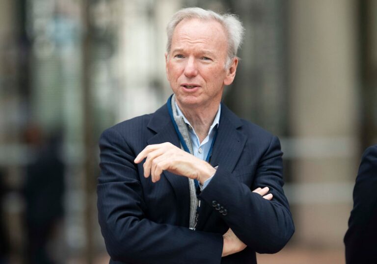 Eric Schmidt: «Europa no tiene una estrategia de IA. Si no invierte mucho, acabará utilizando modelos chinos»