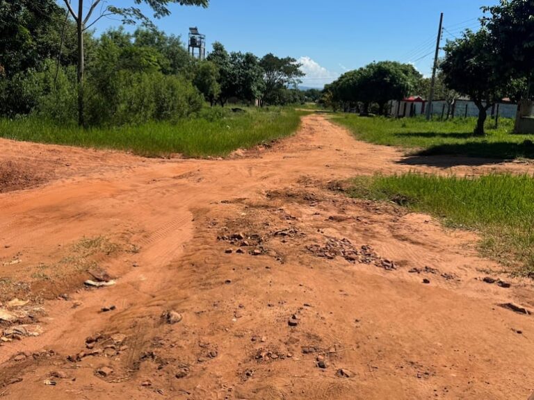 Escasez de ripio detiene reparación de caminos en Carapeguá.
