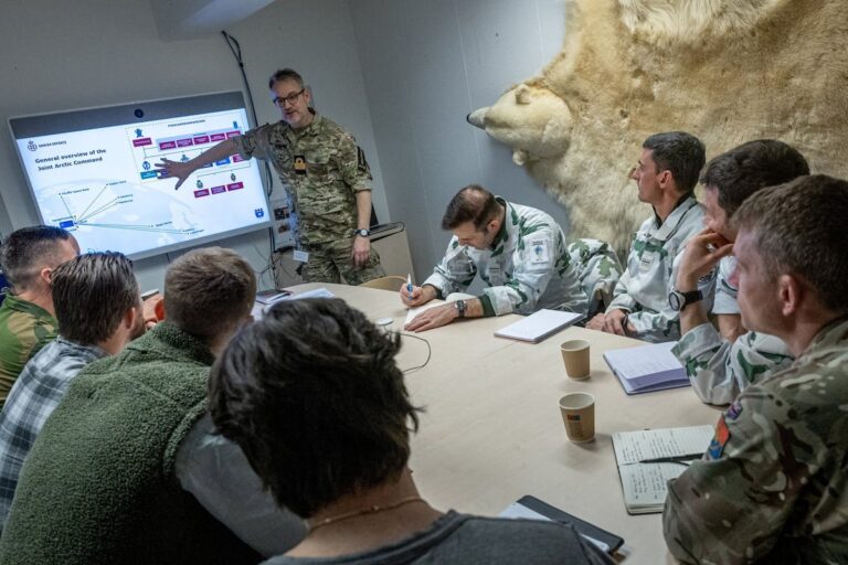 Europa quiere frenar y al mismo tiempo complacer a Trump en Groenlandia |