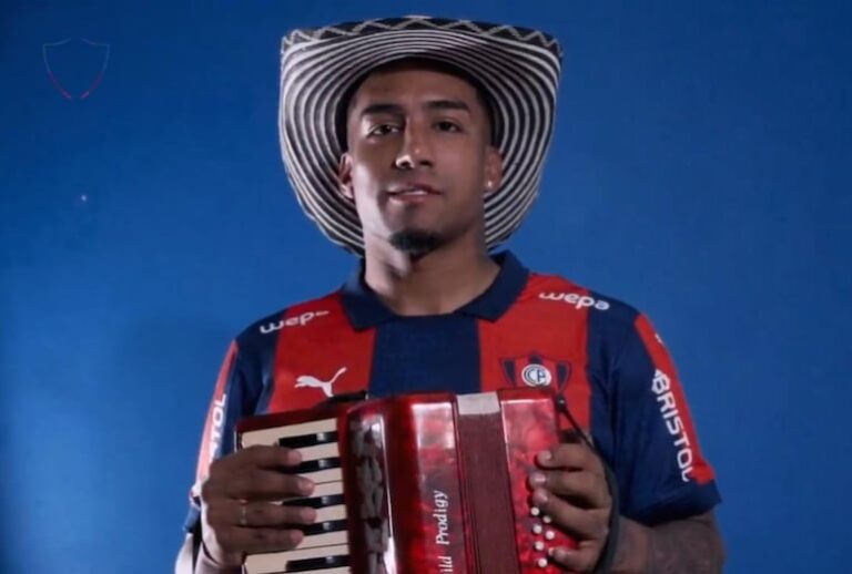 Harold Santiago Mosquera, en el vecindario con el son del vallenato – Cerro Porteño.