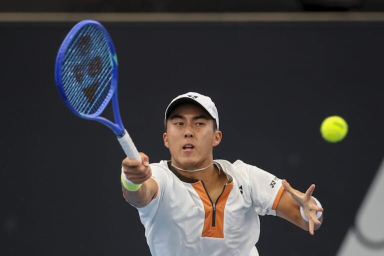 Hijikata se enfrenta a Davidovich en Adelaida.