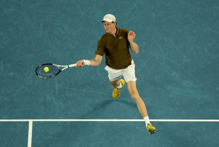 Jannik Sinner – Novak Djokovic en vivo | Djokovic responde con otro 6-4 y fuerza el quinto set