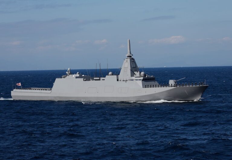 Japón se prepara para entrar en el mercado mundial de armas eludiendo su Constitución pacifista