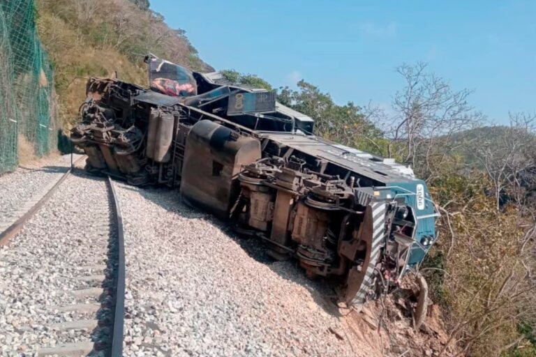 La FGR señala exceso de velocidad como causa del descarrilamiento del Tren Interoceánico y detiene al conductor