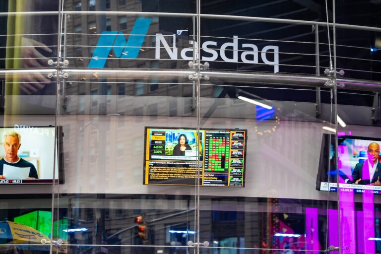 Las grandes tecnológicas preparan otro récord: superarán los 2,2 billones de dólares de ingresos en plena ola de IA