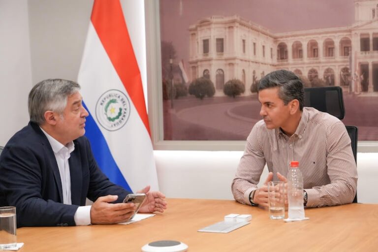 MEC responde a críticas con encuesta sobre migración escolar.