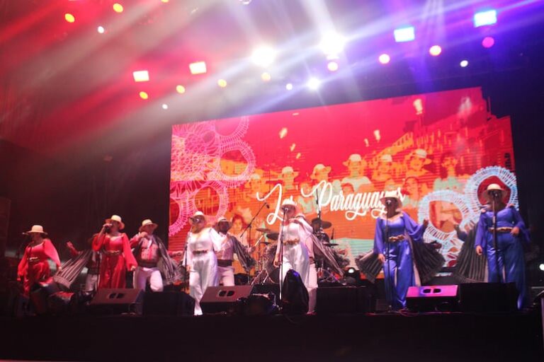 Piribebuy llena de vida la XXIV Festival Poncho Para’í.