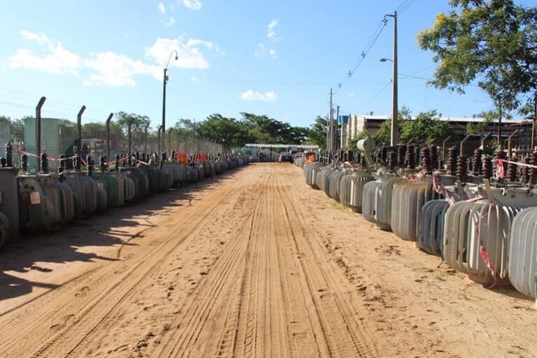 Polémica subasta de la ANDE: 11 de 14 firmas excluidas.