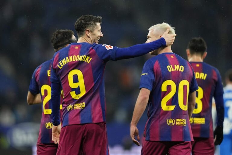 Olmo y Lewandowski salvan al líder en un difícil derbi contra el Espanyol – Fútbol Español