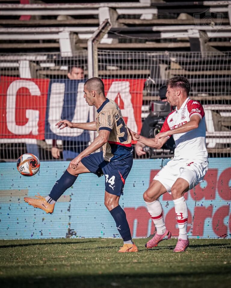 Cerro Porteño sufre una contundente derrota frente a Huracán en su debut en la Serie Río de La Plata.