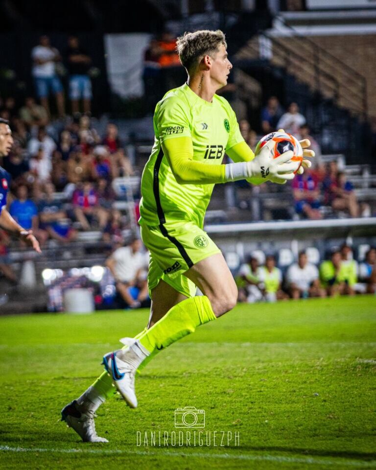 La sobresaliente atajada de Orlando Gill frente al potente tiro de Jorge Morel – Deportes