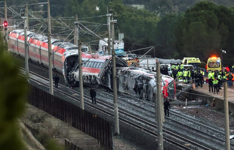 Último minuto del accidente de tren en Adamuz, Córdoba, en directo | Se eleva a 39 el número de muertos en el descarrilamiento de un tren en Adamuz