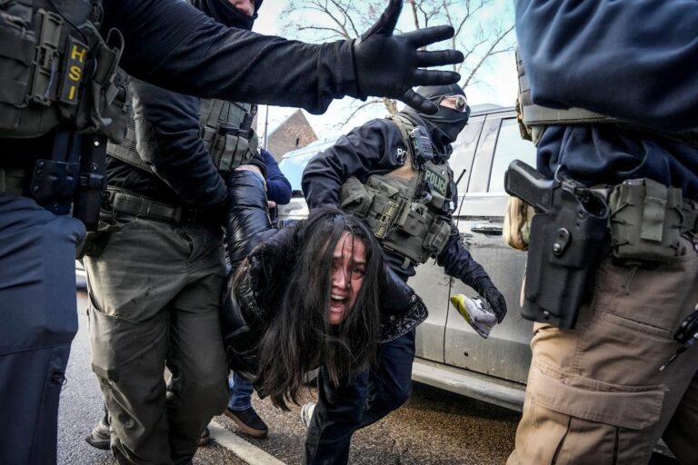 Un año de terror por parte de ICE, el brazo antiinmigrante de Trump | Inmigración en los Estados Unidos