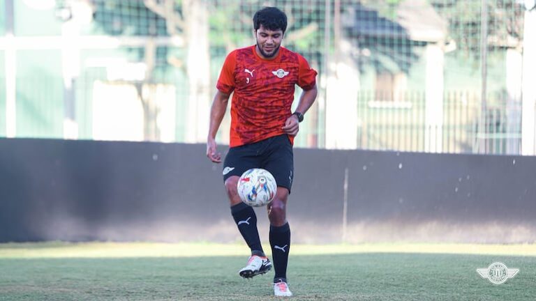 Robert Rojas se une a la lista de bajas en Libertad tras fracturarse el peroné.