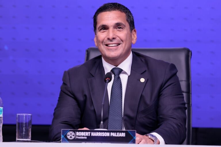 Solicitan a Harrison continuar un periodo adicional al mando de la asamblea de la APF – Fútbol.