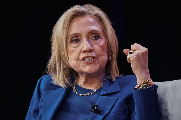 Hillary Clinton, al Congreso: “No recuerdo haber conocido nunca a Epstein”