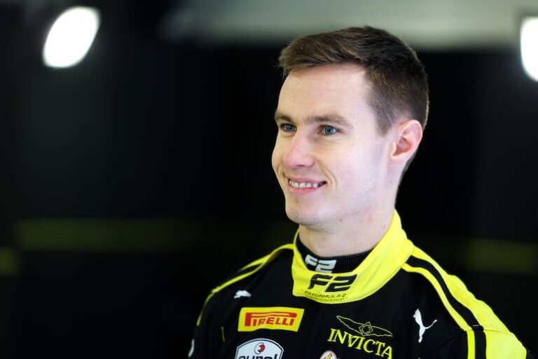 Joshua Duerksen se posiciona entre los tres mejores en la primera prueba de la Fórmula 2 – ABC Motor