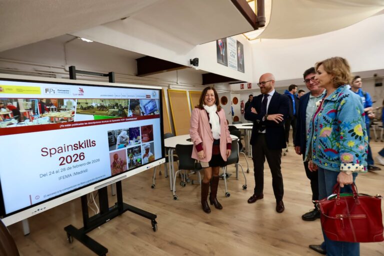 Protección de Datos exige a la Junta de Andalucía más garantías para los perfiles de 738.502 estudiantes transferidos a Google | España