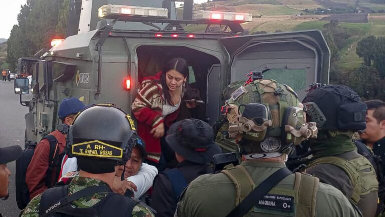 Secuestros y derecho en defensa del salario mínimo, lo imprevisible marca la campaña en Colombia