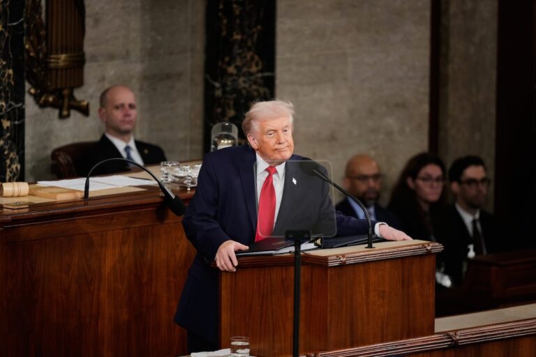 Trump redobla su apuesta por los aranceles pese al varapalo del Tribunal Supremo en su discurso sobre el Estado de la Unión