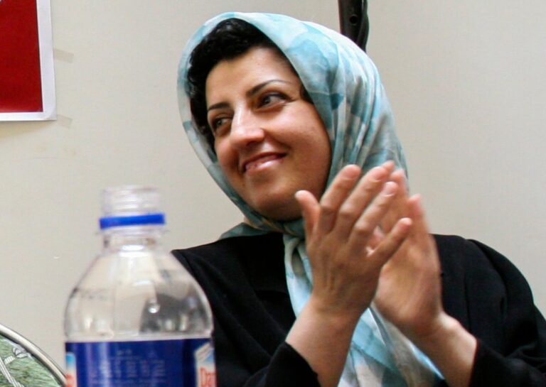 Un tribunal iraní condena a siete años y medio de prisión al premio Nobel de la Paz Narges Mohammadi