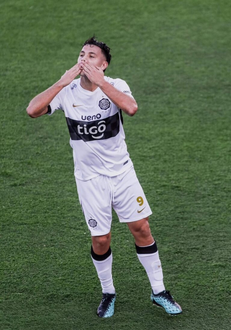 Olimpia: Sebastián Ferreira será baja en dos clásicos debido a suspensión.