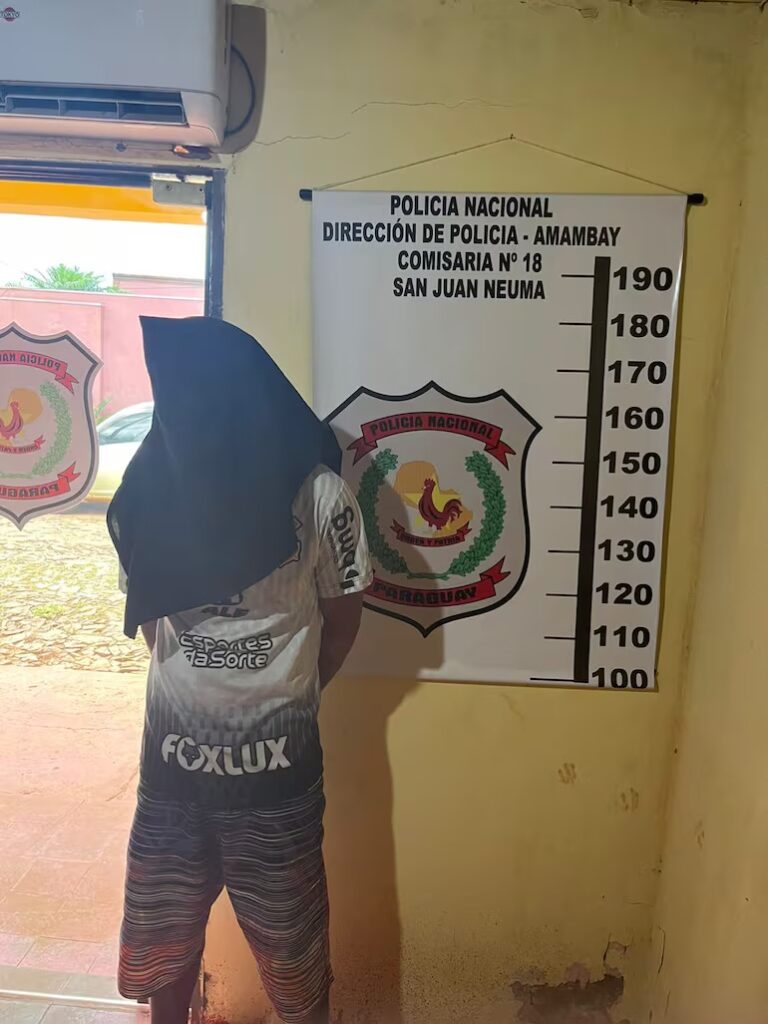 Capturan a hombre que amenazó con cuchillo para robar moto.