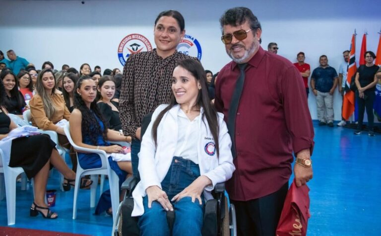 Joven con parálisis cerebral comienza su camino en Medicina.