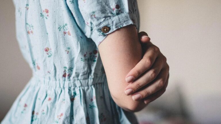 Encuentran a adolescente desaparecida en trabajo doméstico; investigan a adulto.