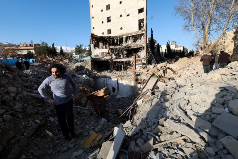 Últimas noticias sobre el ataque de Estados Unidos e Israel contra Irán, en vivo | Trump amenaza con atacar centrales eléctricas iraníes si el régimen no abre el estrecho de Ormuz en 48 horas