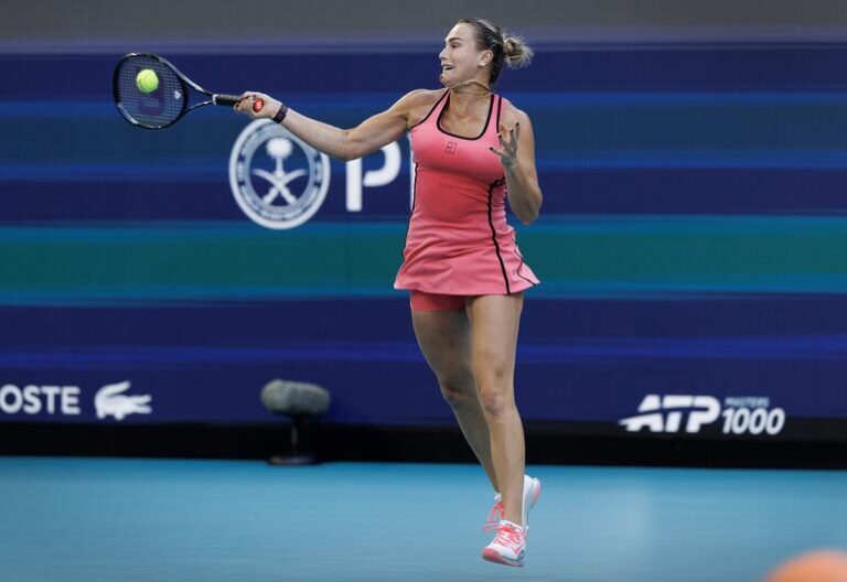 Sabalenka se acerca a lograr un doble triunfo en Miami.