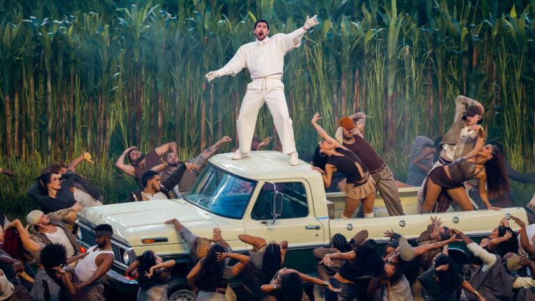 Bad Bunny rompe el récord del espectáculo de medio tiempo del Super Bowl más transmitido en la historia