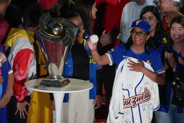 El béisbol une a Venezuela en una jornada sin fisuras