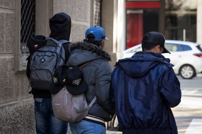 El entrenador del equipo de béisbol que pidió asilo en Barcelona lleva un año preso en Venezuela