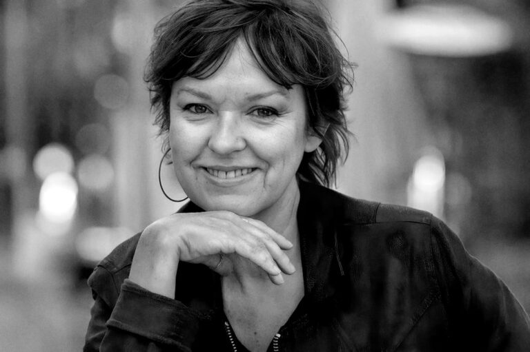 ‘Estación Saturno’: una novela con ovnis, miseria familiar y corrupción que ve el futuro