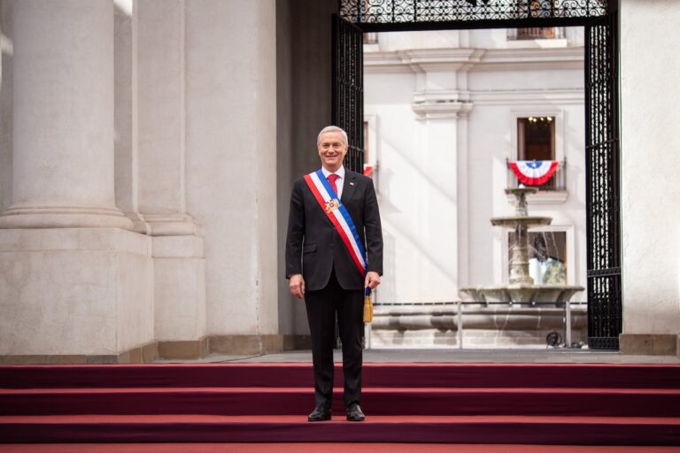 Kast fija su residencia en el ala de La Moneda donde Allende se quitó la vida hace 52 años