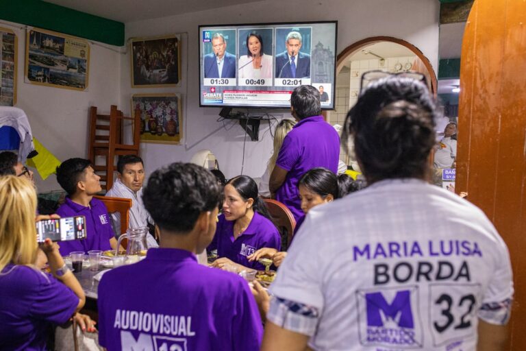 La sombra de un ‘outsider’ vuelve a acechar en las elecciones peruanas