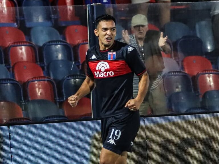 Video: El tanto de Alfio Oviedo en el empate 1-1 entre Tigre y Argentinos.