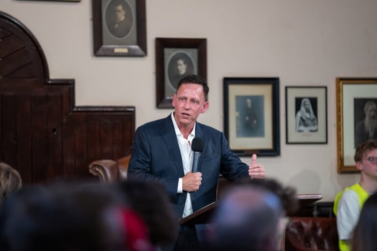 Roma y el Vaticano ignoran los sermones de Peter Thiel sobre la llegada del anticristo
