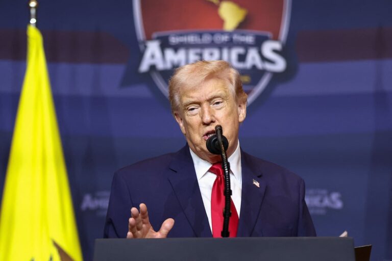 Trump afirma que el régimen en Cuba está “en sus últimos momentos de vida” y quiere un pacto con Estados Unidos