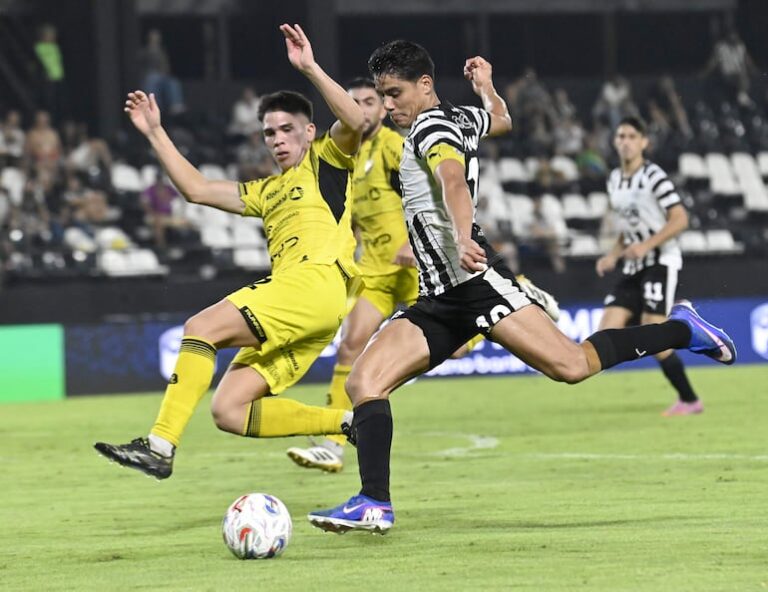 Libertad 1 – Recoleta FC 0: Celebración en Tuyucuá – Fútbol